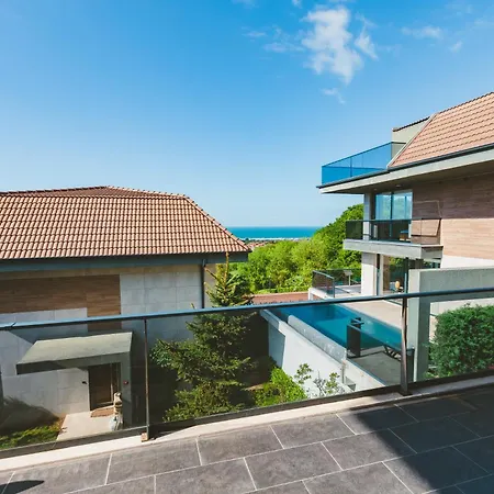 Royal Blue - Luxury Villa