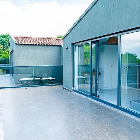 Royal Blue - Luxury Villa