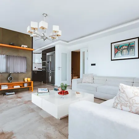 Royal Blue - Luxury Villa