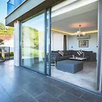 Villa Royal Blue - Luxury *