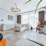 Royal Blue - Luxury Villa