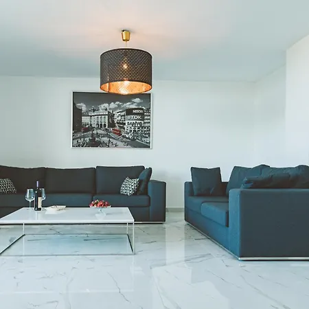 Royal Blue - Luxury Villa *