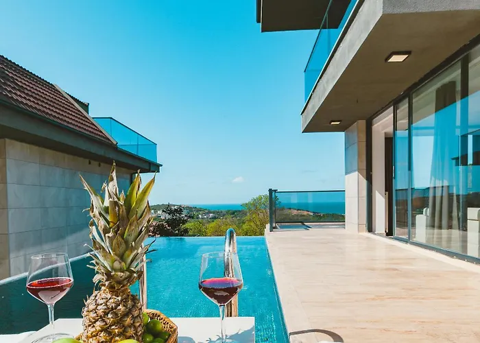 Royal Blue - Luxury Villa *