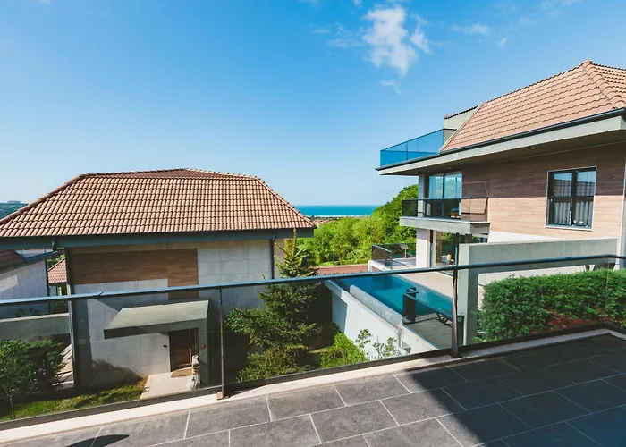 Royal Blue - Luxury Villa