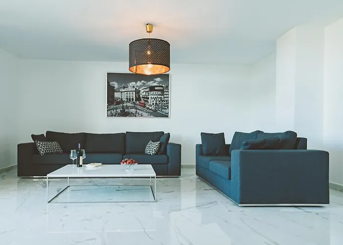 Royal Blue - Luxury Villa *