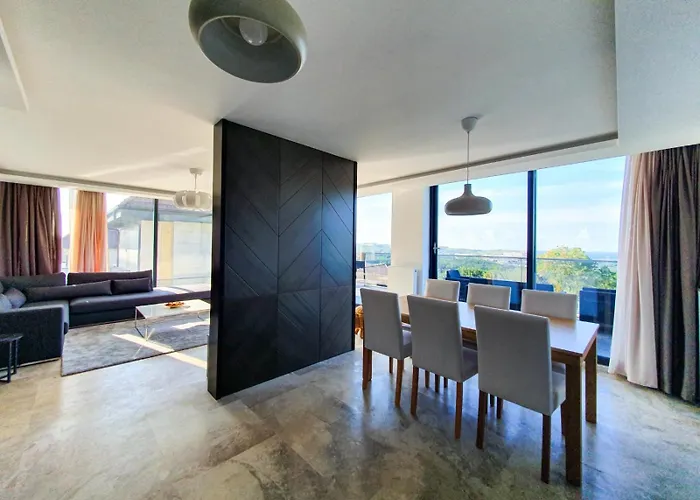 Royal Blue - Luxury Villa *