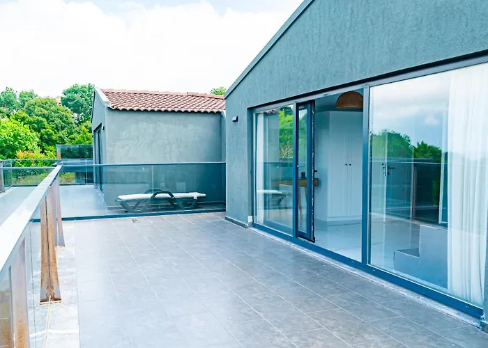 Royal Blue - Luxury Villa