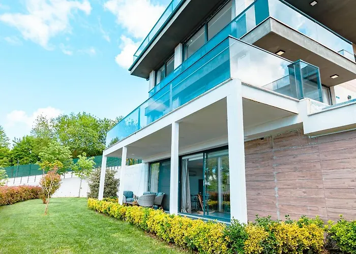 Royal Blue - Luxury Villa