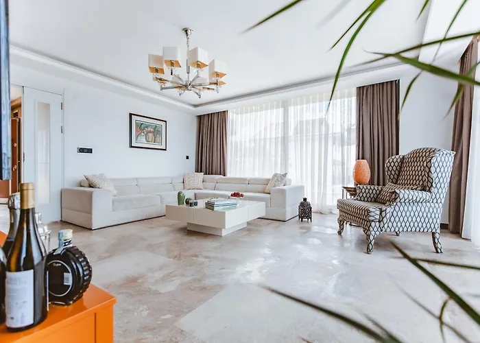 Royal Blue - Luxury Villa