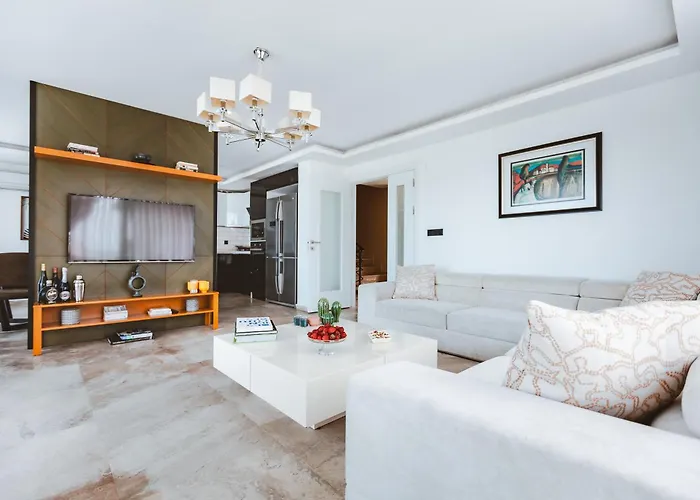 Royal Blue - Luxury Villa